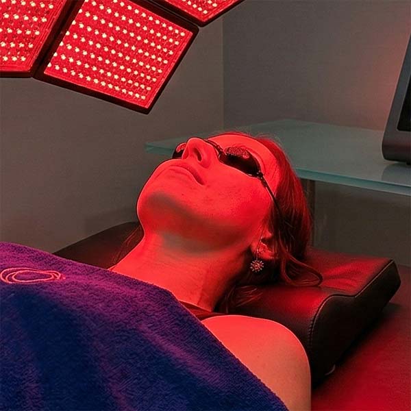 Red Light Therapy Service Supporting Cellular Recovery and Relaxation